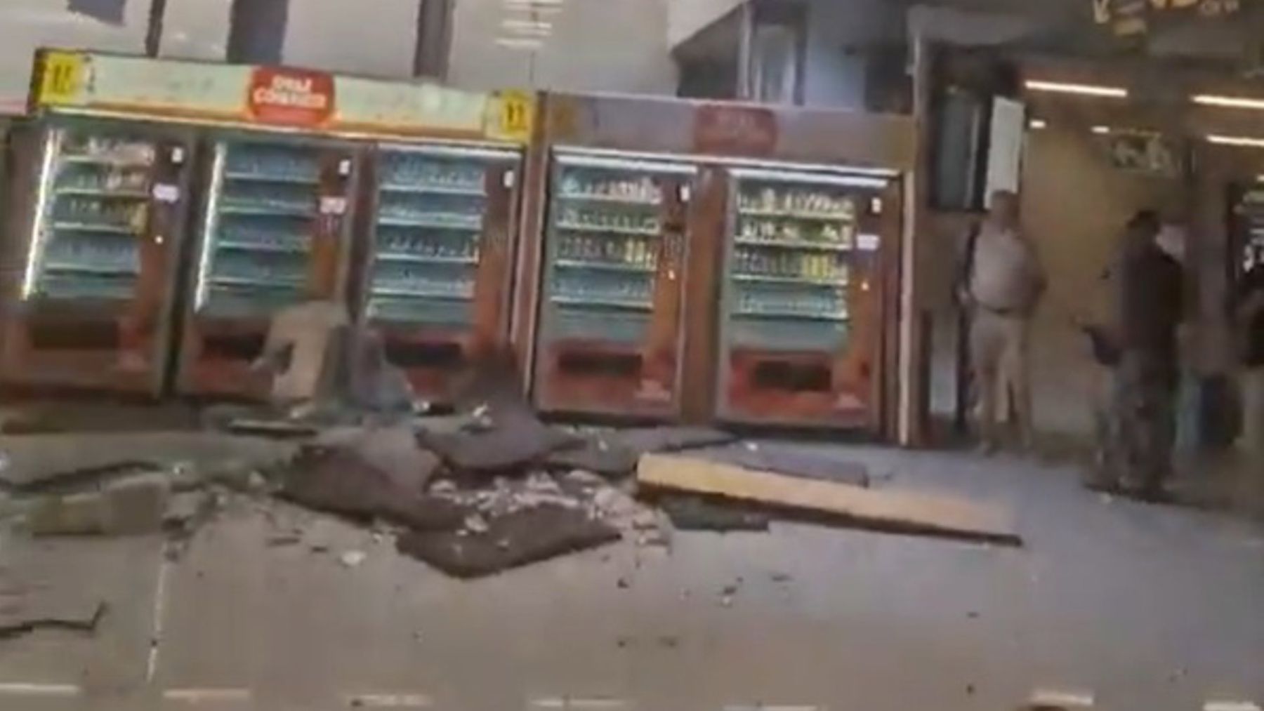 Cascotes tras el derrumbe de un techo en Son Sant Joan.