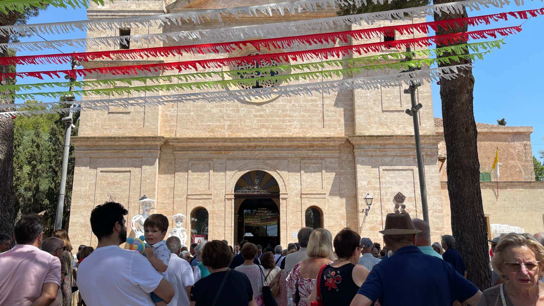 Salida del oficio solemne en honor de Sant Marçal.