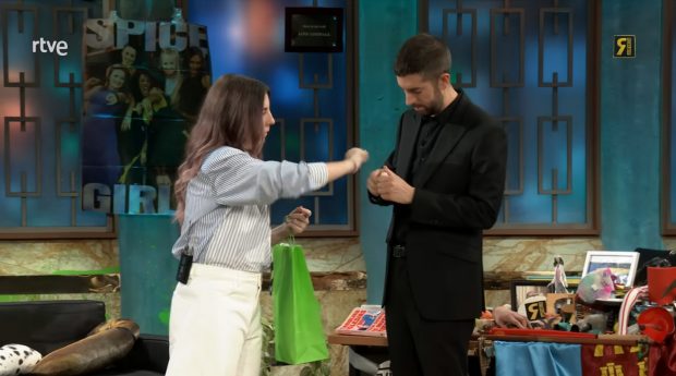 Carolina Iglesias y David Broncano en La Revuelta. (RTVE)