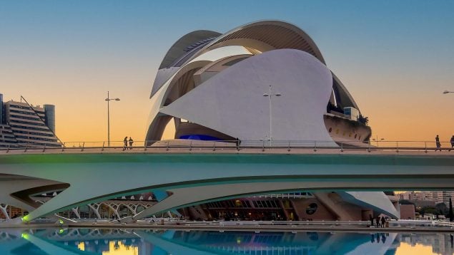 El truco de Valencia para combatir el calor, qué son los refugios climáticos del ayuntamiento de Valencia, dónde están los refugios climáticos de Valencia, refugios climáticos, mejor sitio público para combatir el calor en personas mayores de 65 años en Valencia.