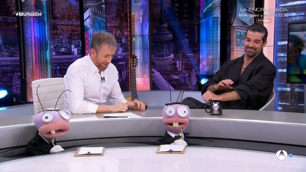 Pablo Motos y Miguel Ángel Muñoz en el plató de El Hormiguero (Atresmedia).