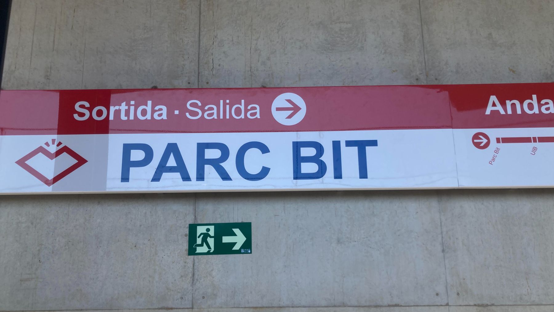 Señalización de la estación del Parc Bit.