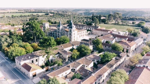 El mejor pueblo cerca de Madrid para hacer turismo, pueblos que visitar si no te gusta la playa, pasar el verano cerca de Madrid, pueblos más bonitos de España, pueblo Nuevo Baztán, mejores pueblos españoles.