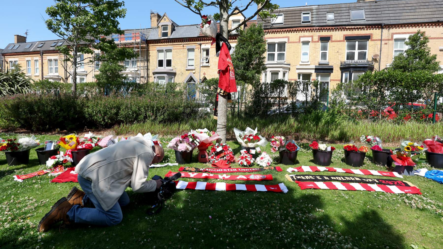 Homenaje de los aficionados del Liverpool a Jota. (Getty)