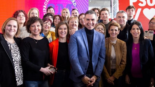 Pedro Sánchez acto con mujeres