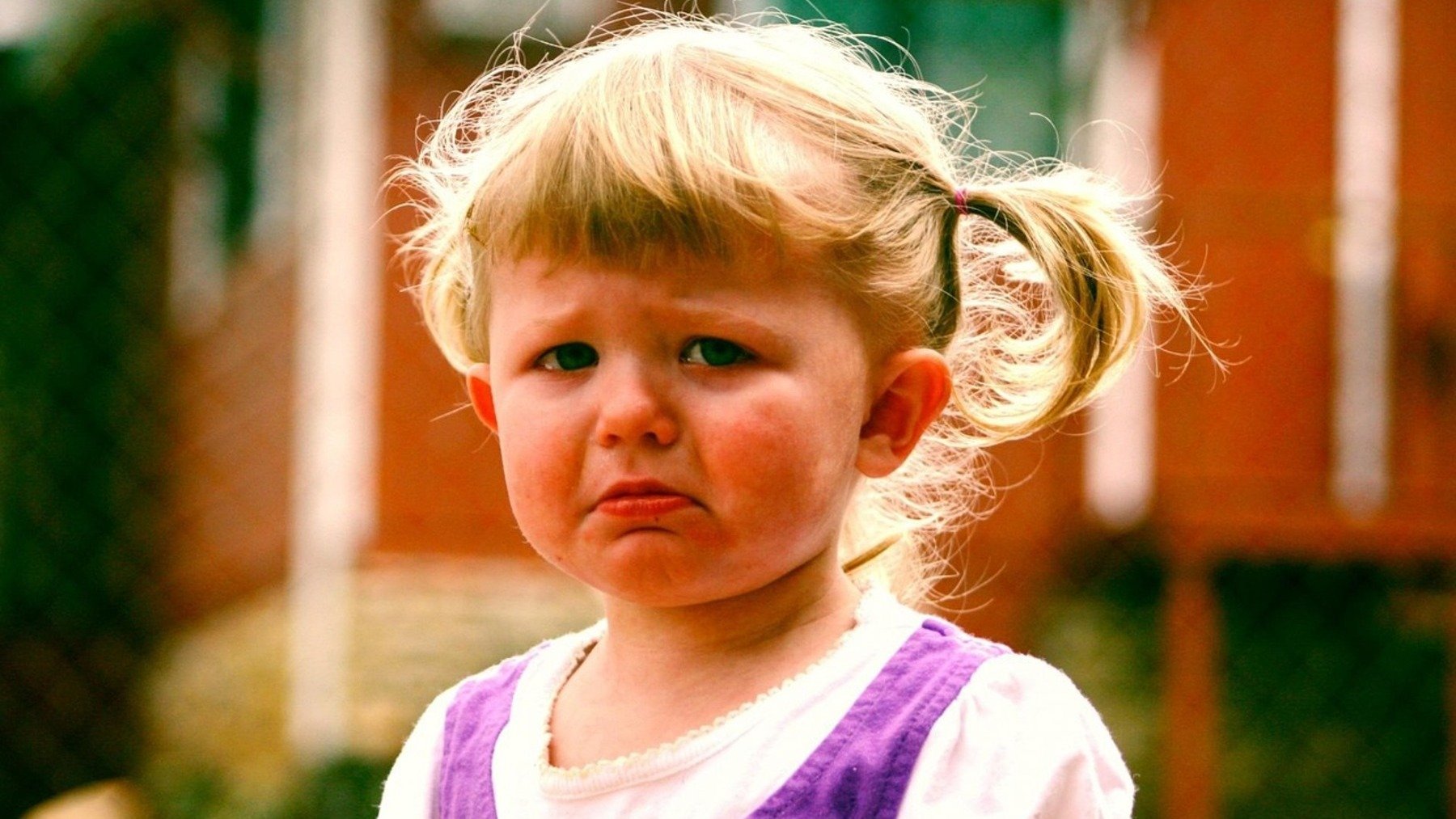 Niña llorando.