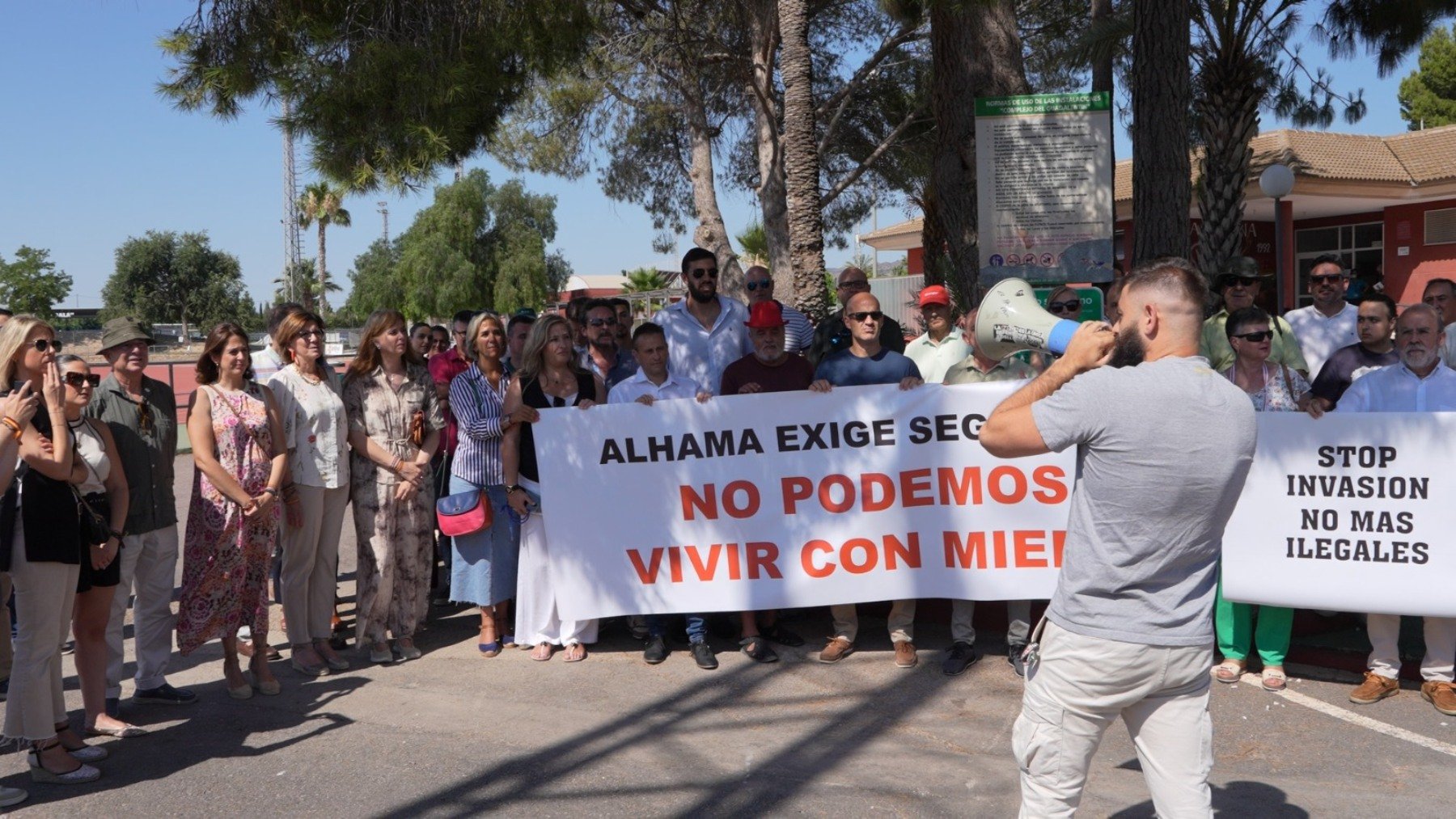 El presidente de Vox, José Ángel Antelo, durante una concentración en Alhama.