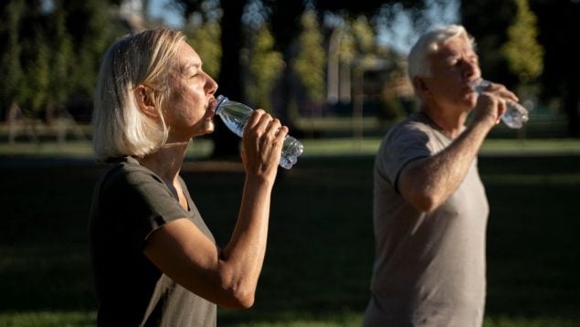 Refresco, bebida, agua, personas mayores, salud