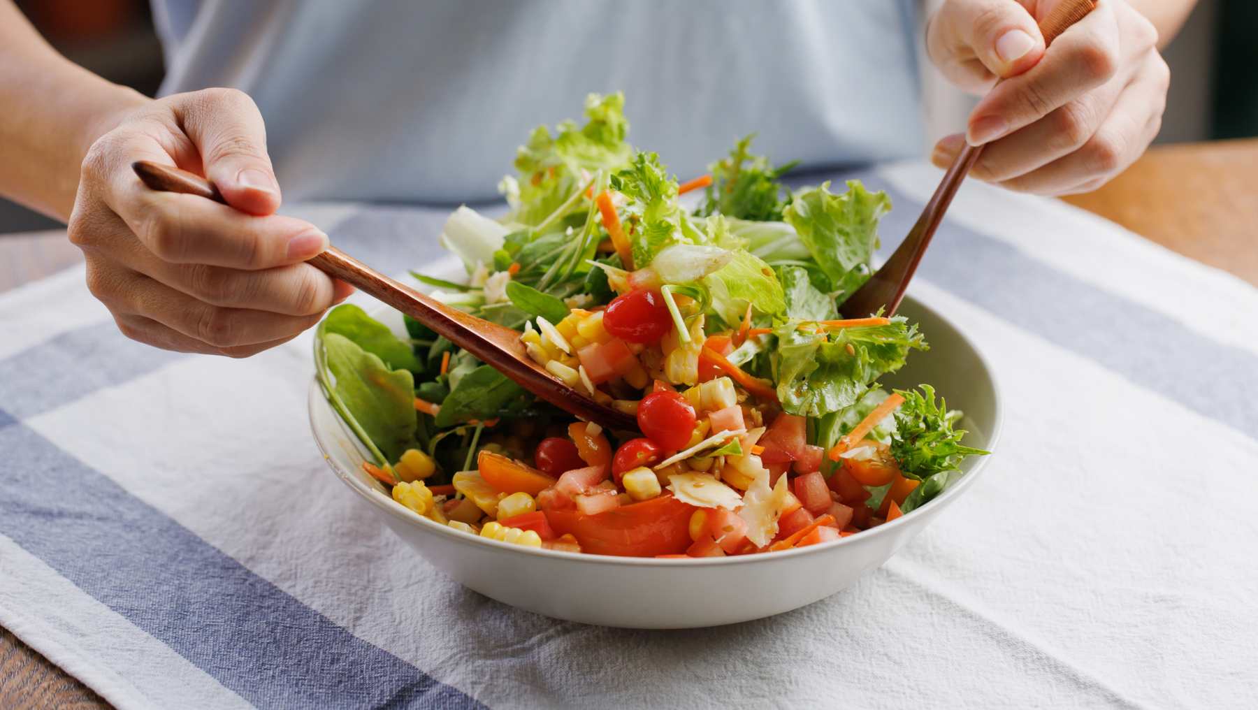 Ensaladas dulces con lechuga.