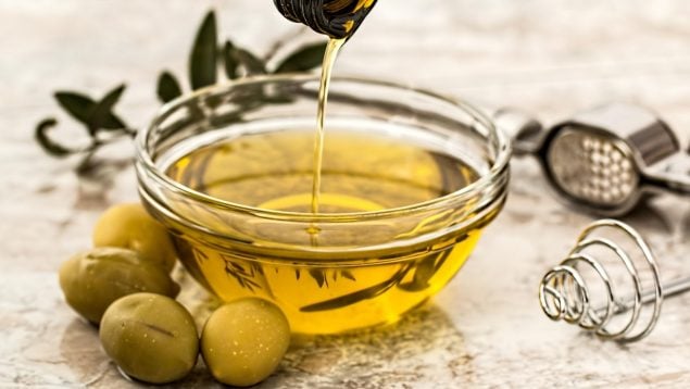 Alimento que deben comer las personas mayores de 65 años todos los días, mejor alimento en la tercera edad, comidas que hay que incluir todos los días en la dieta, beneficios del aceite de oliva en personas mayores.