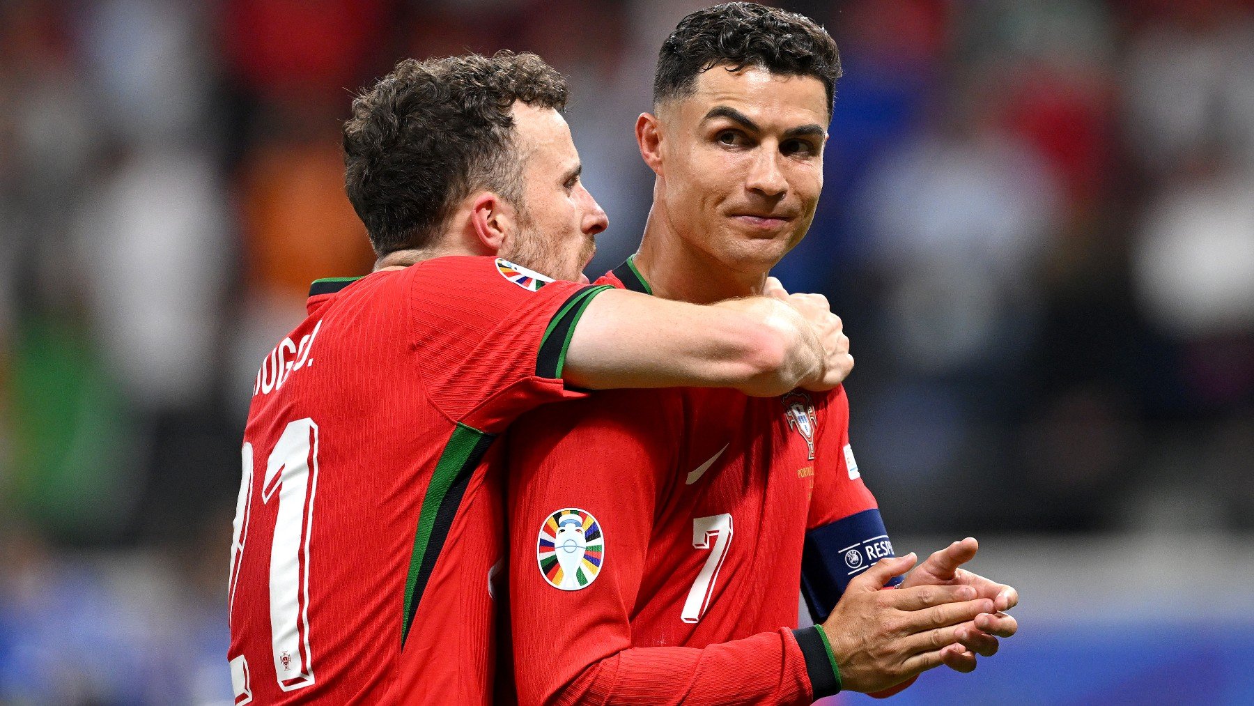 Cristiano Ronaldo celebra un gol con Portugal junto a Diogo Jota. (Getty)