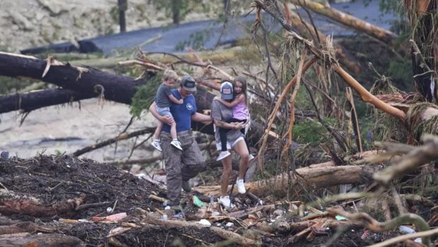 inundaciones, Texas, EEUU, Estados Unidos, riadas, lluvias torrenciales, río Guadalupe, muertos, desaparecidos, campamento niñas cristiano, Donald Trump
