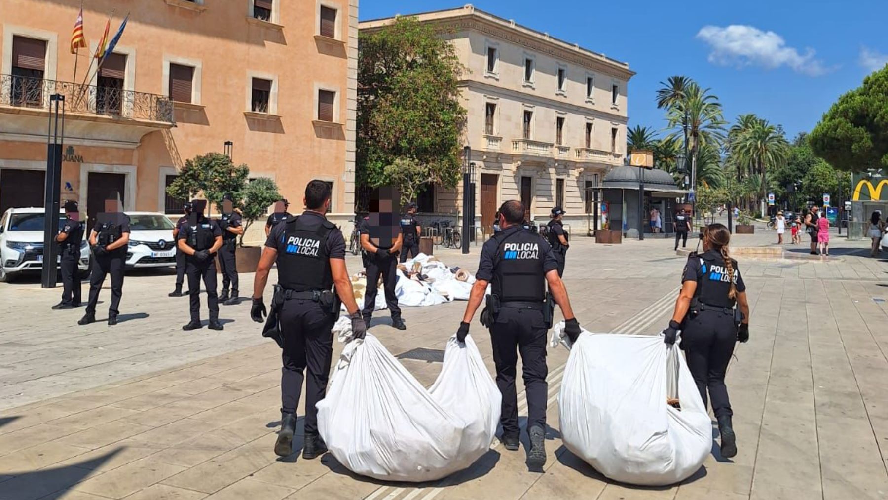 Parte del material incautado en la redada.