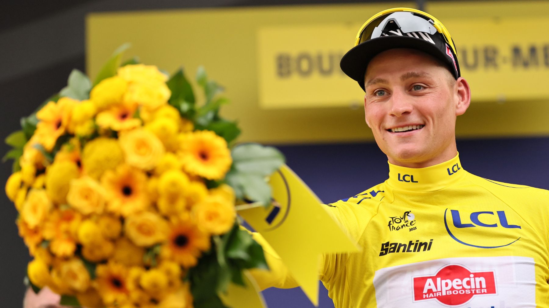 Mathieu van der Poel vestido de líder del Tour. (EFE)