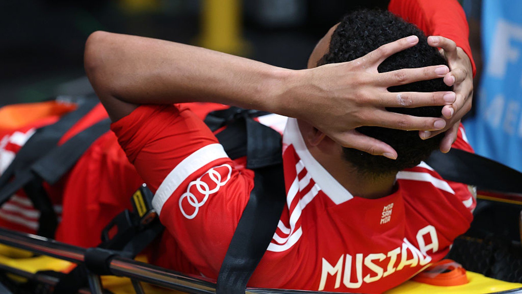 Musiala, tras lesionarse en el PSG-Bayern. (Getty Images)