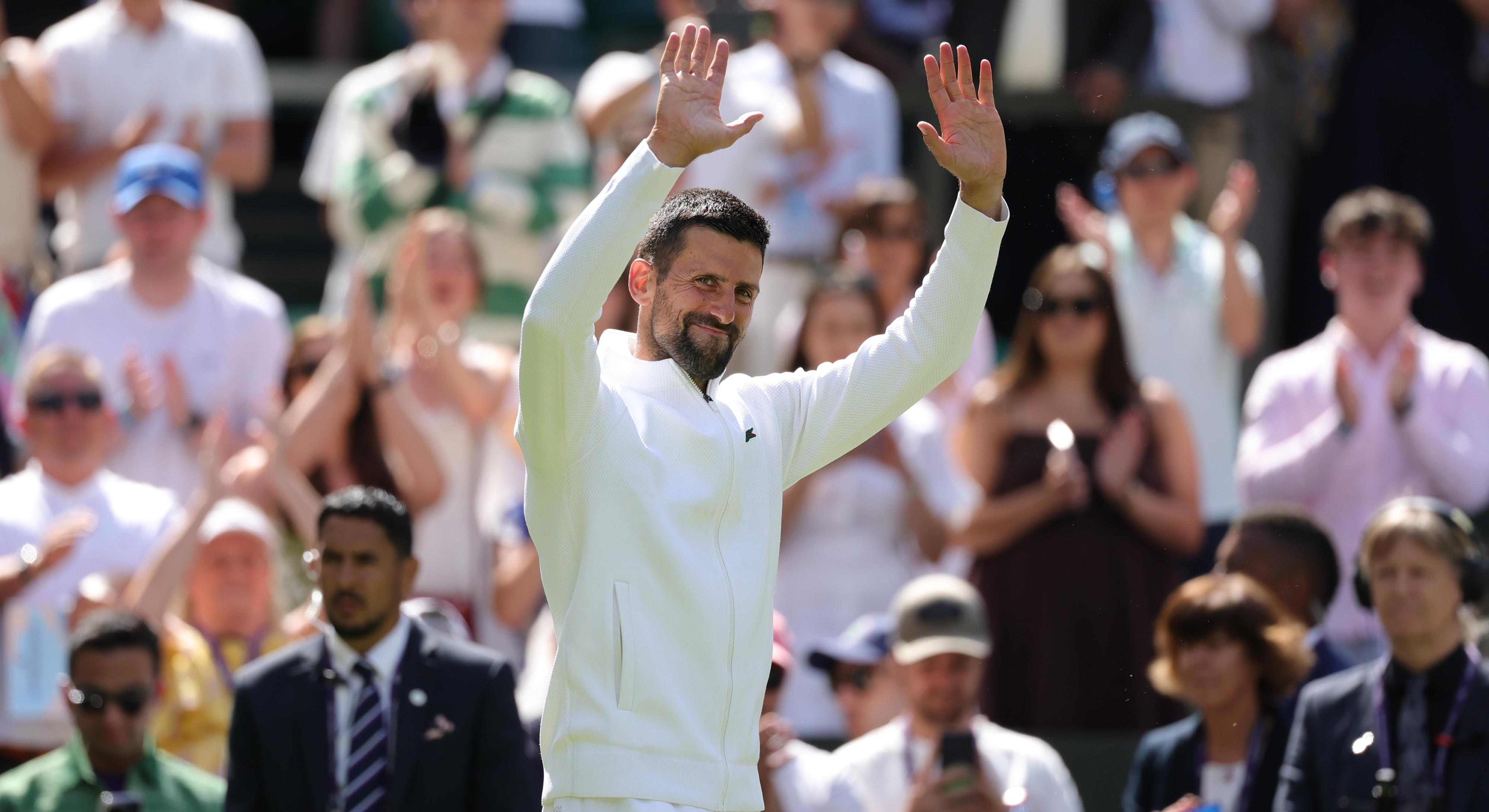 Djokovic celebra su victoria número 100 en Wimbledon. (Getty)