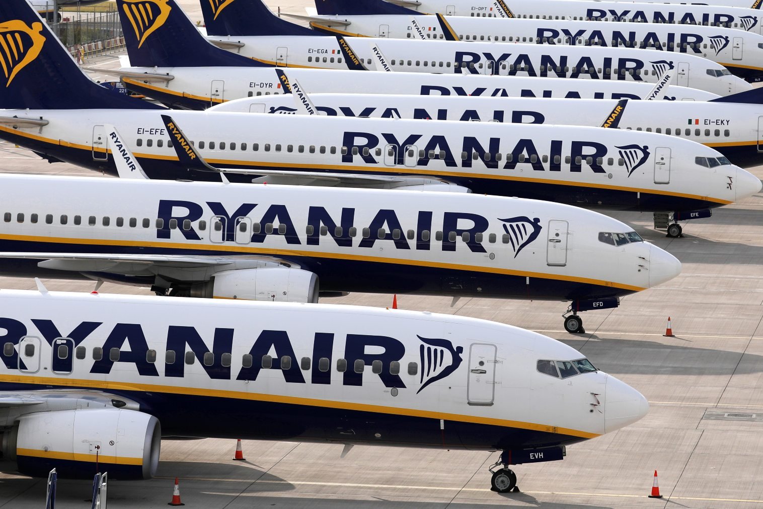 Aviones de Ryanair estacionados en una caseta del aeropuerto de Stansted