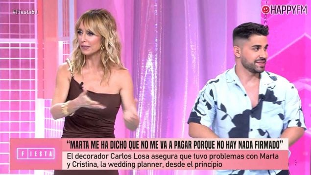 Emma García y Miguel Frigenti en el plató de Fiesta (Mediaset).