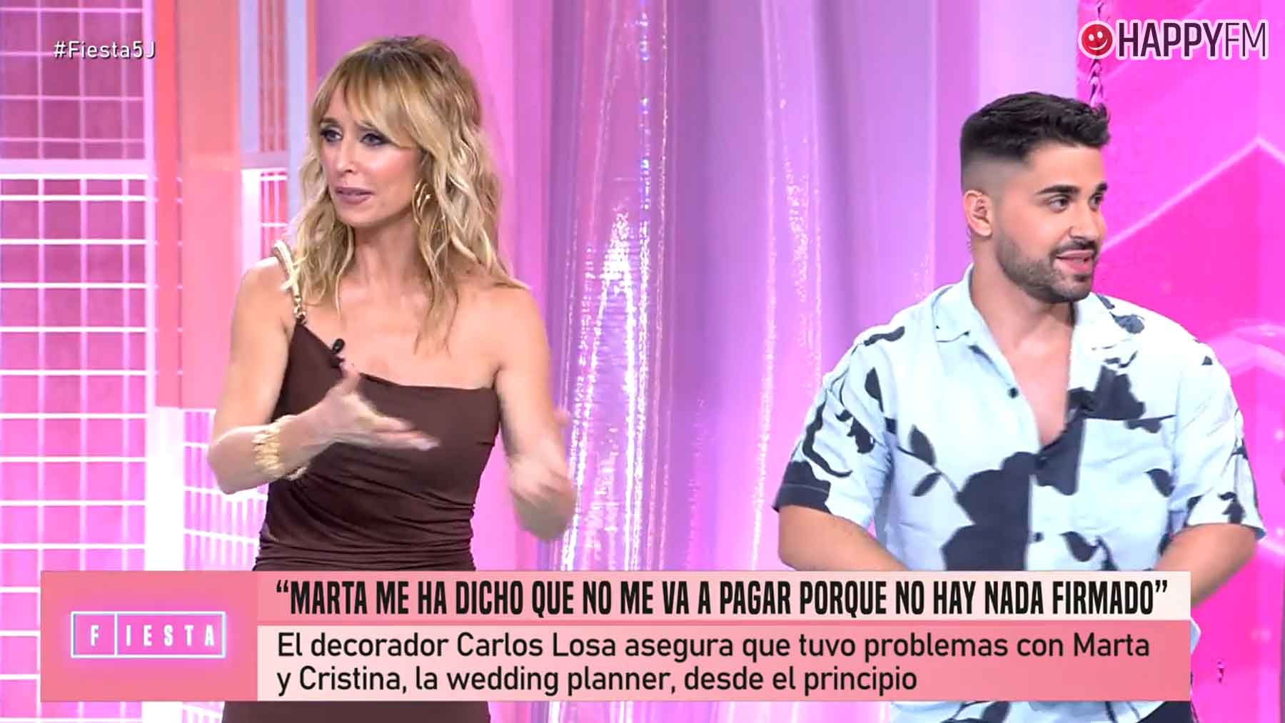 Emma García y Miguel Frigenti en el plató de Fiesta (Mediaset).