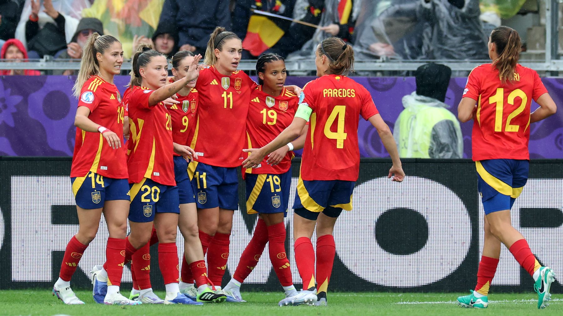 Las jugadoras celebran un gol de España. (Getty)