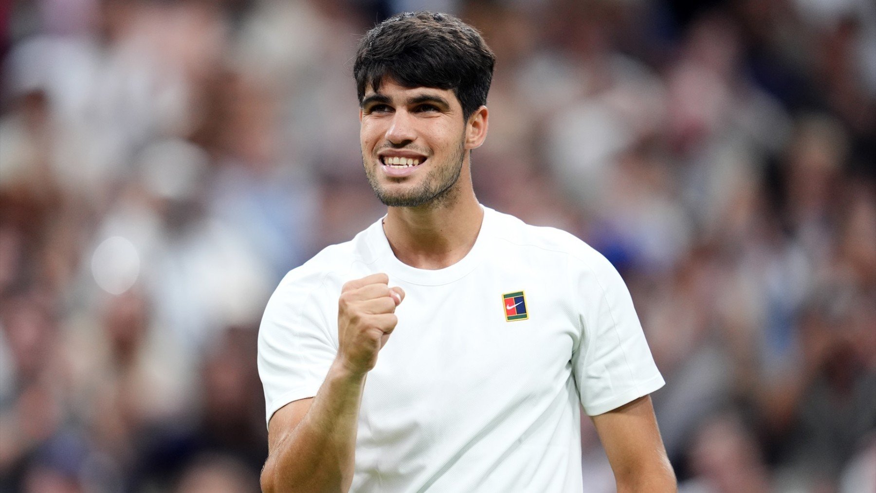 Alcaraz celebra su triunfo en Wimbledon. (Getty)