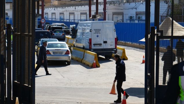 Marruecos ningunea a Sánchez y vuelve a cerrar la aduana comercial con Melilla tras seis meses abierta