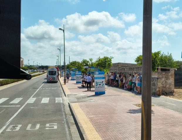 Plaça Pins parada bus Menorca Ciutadella