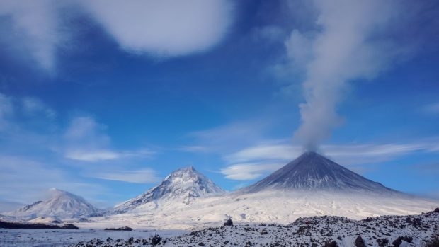 volcán nieve erupción