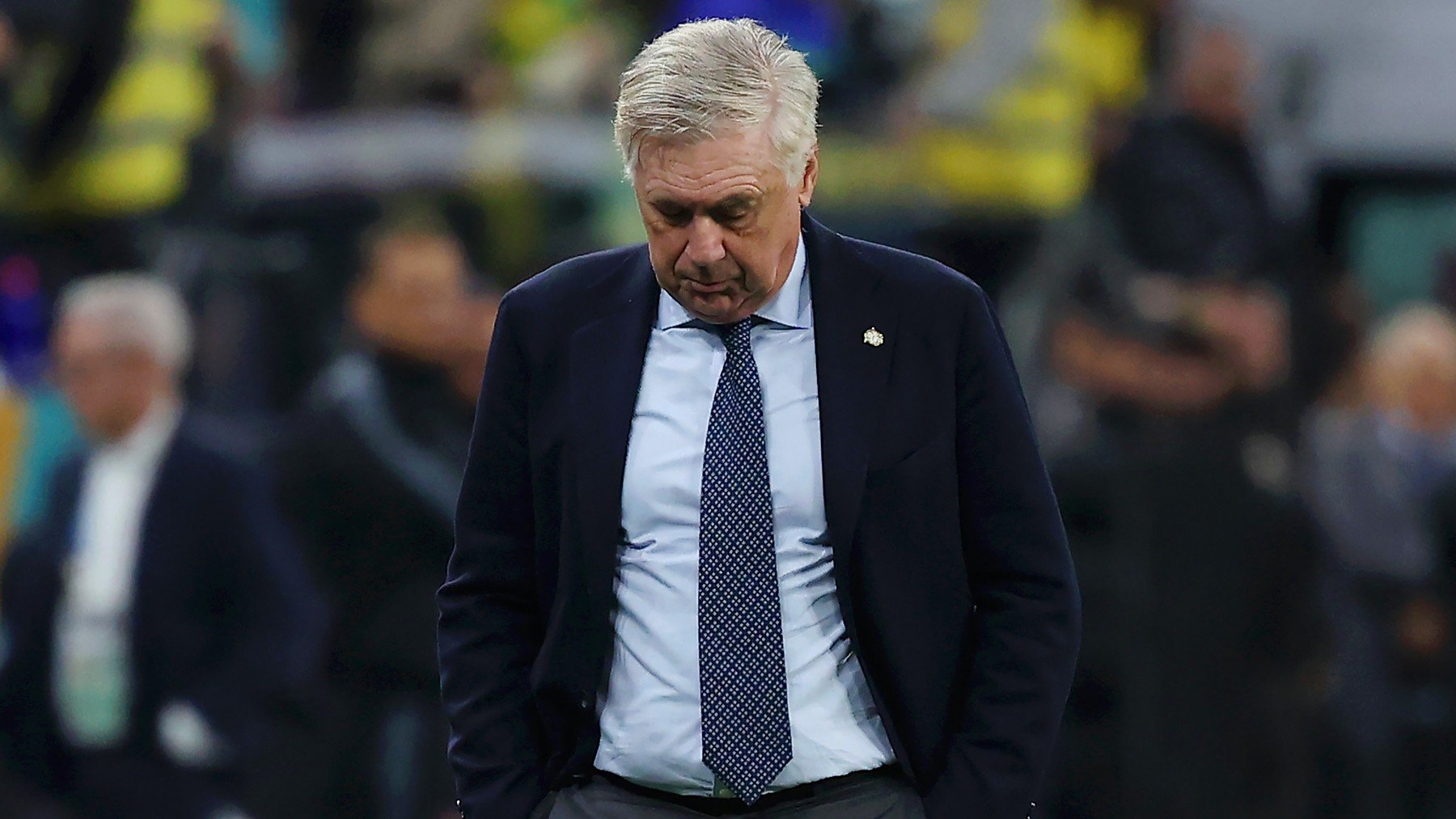 Ancelotti, triste durante un partido reciente. (Getty)