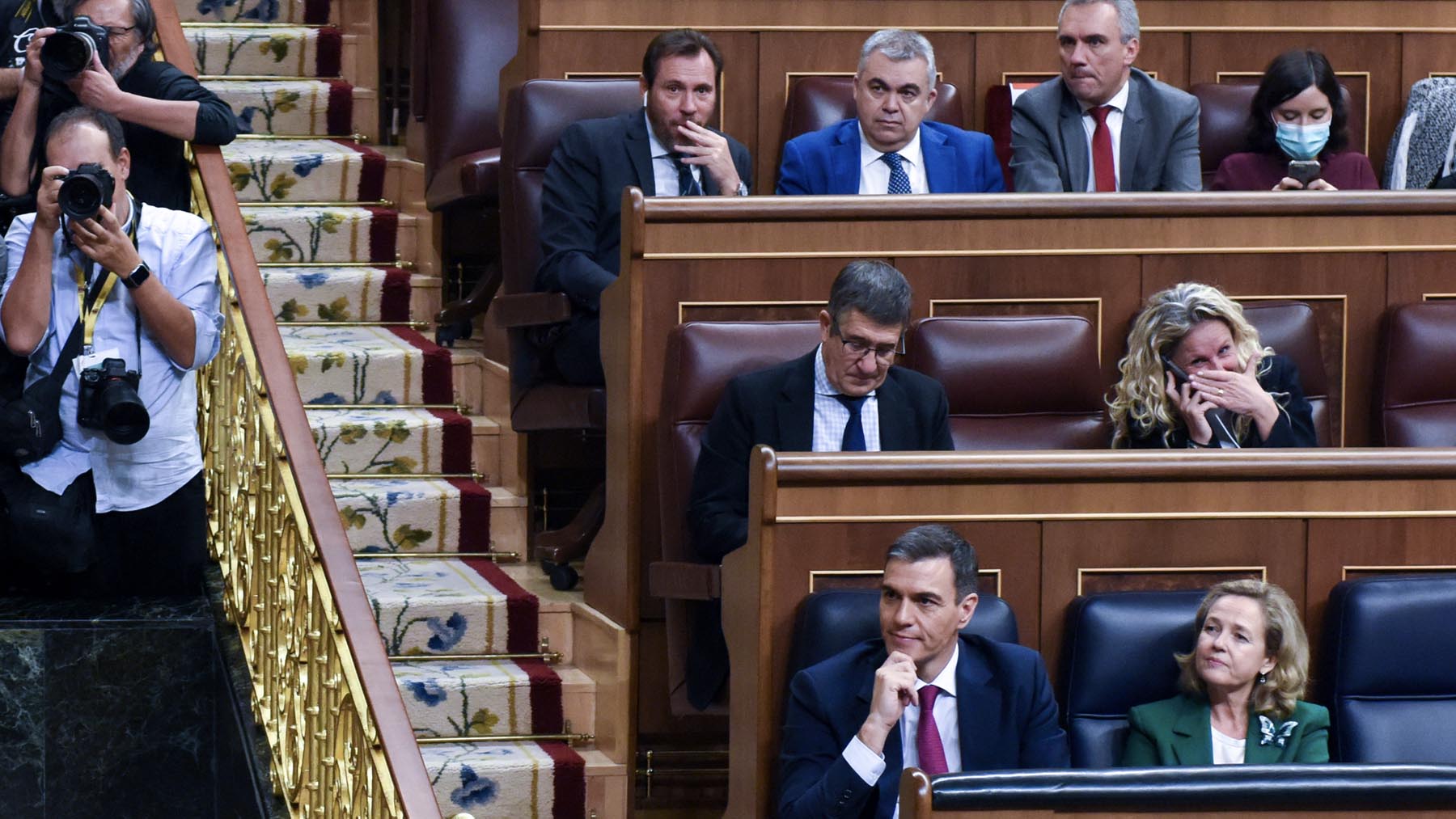 Santos Cerdán, a un metro de Pedro Sánchez en el Congreso (Foto: EP).