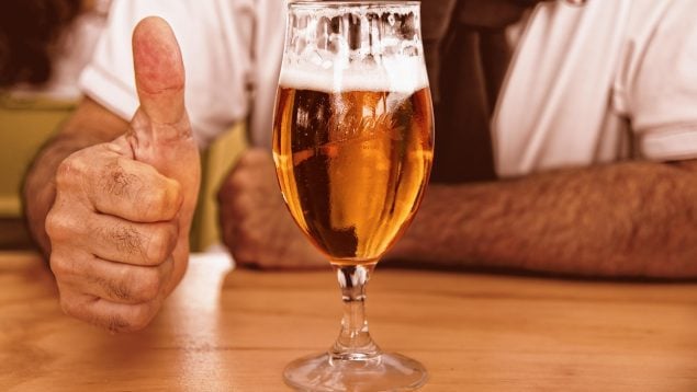 Cómo pedir un doble de cerveza en Madrid, nombres de las medidas de cerveza en los bares madrileños, caña y doble en Madrid, tipos de cerveza en Madrid, costumbres de los bares madrileños.