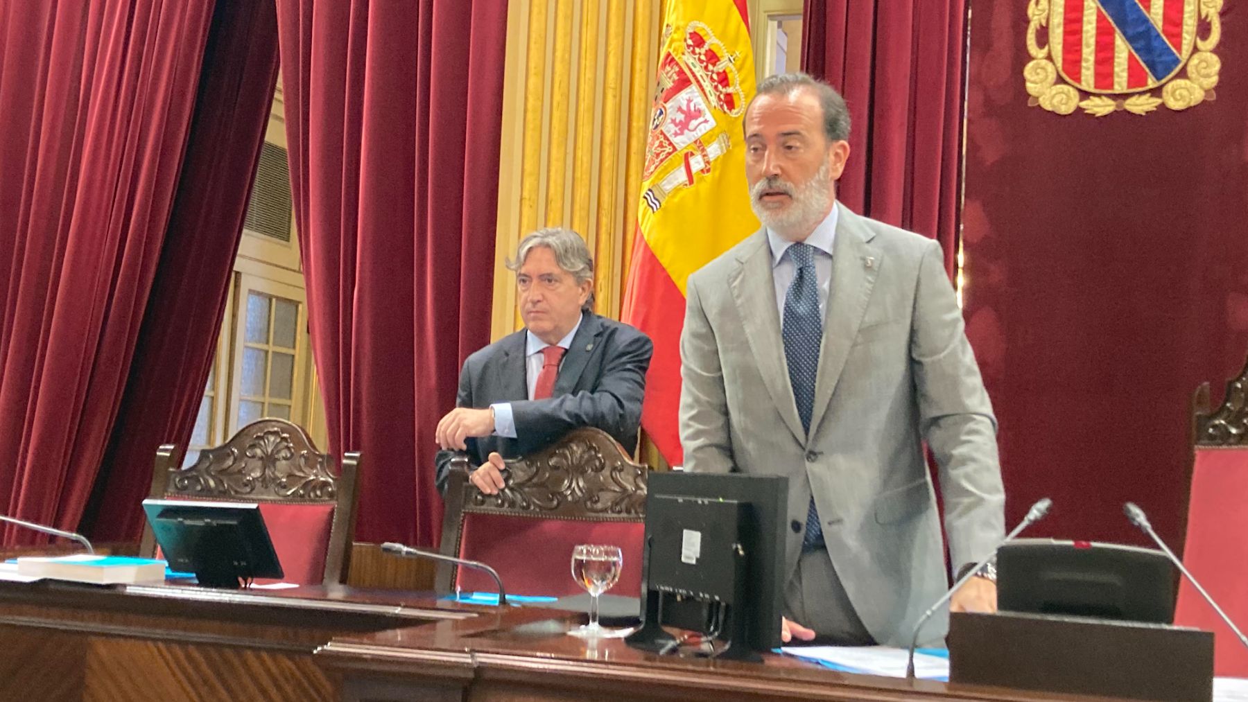 Gabriel Le Senne (Vox) y Mauricio Rovira (PP), presidente y vicepresidente del Parlament.