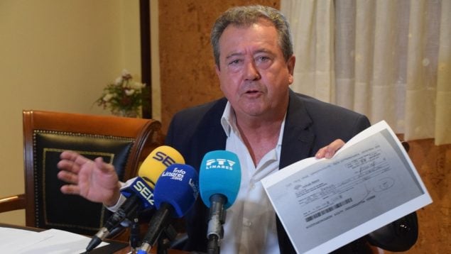 El ex alcalde socialista de Linares condenado a prisión pide ayuda a los vecinos para lograr su indulto