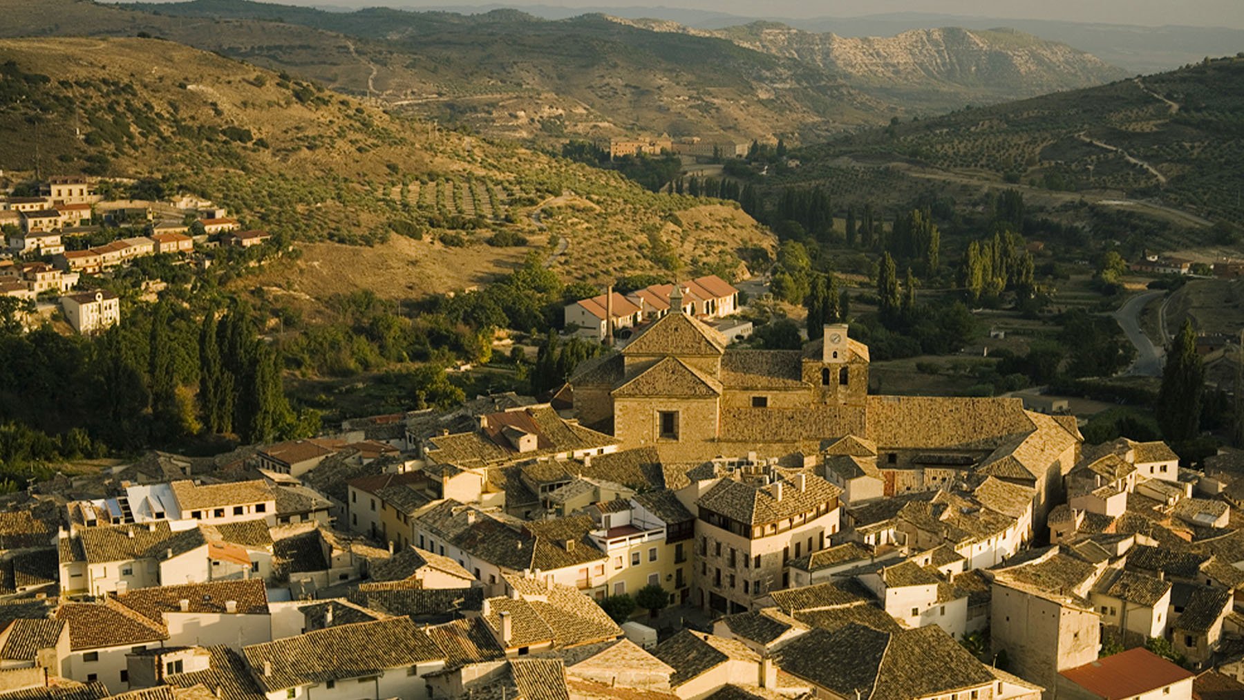 Vista panorámica de Pastrana. Foto: PMRMaeyaert en Wikimedia Commons.