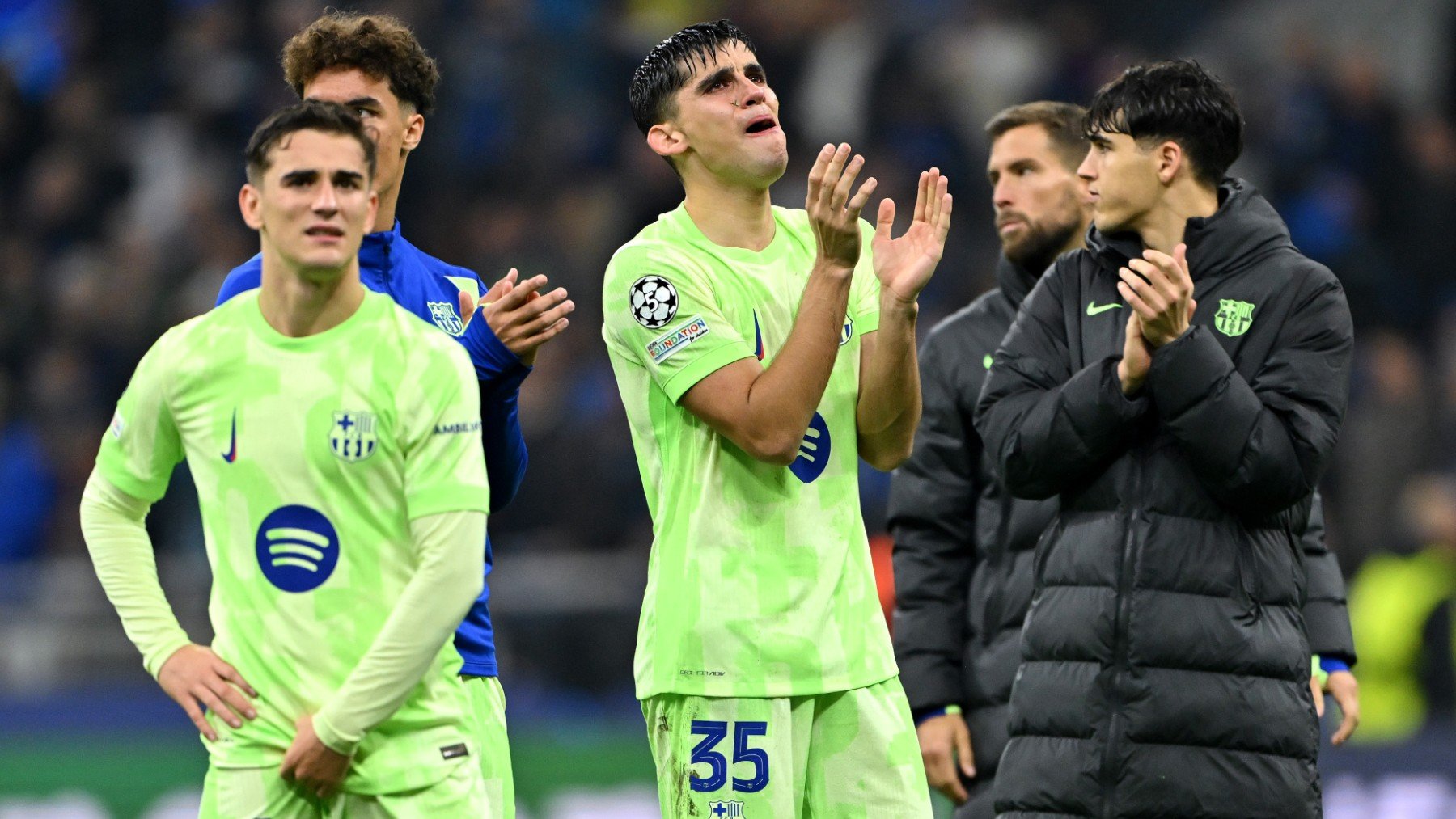 Los jugadores del Barcelona tras caer en Champions. (Getty)