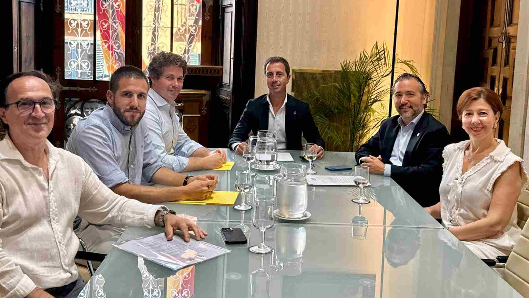 Reunión de los representantes de ABEMAC con el presidente del Consell.