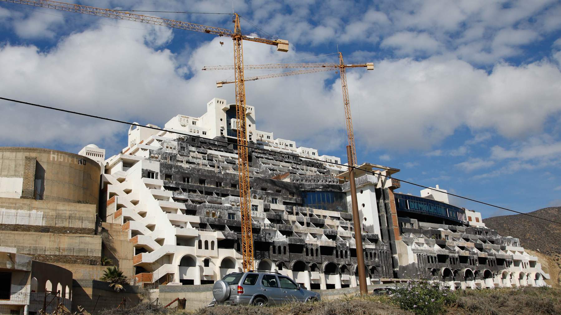 Las obras del hotel El Algarrobico fueron paralizadas en 2006. (Foto: Europa Press).