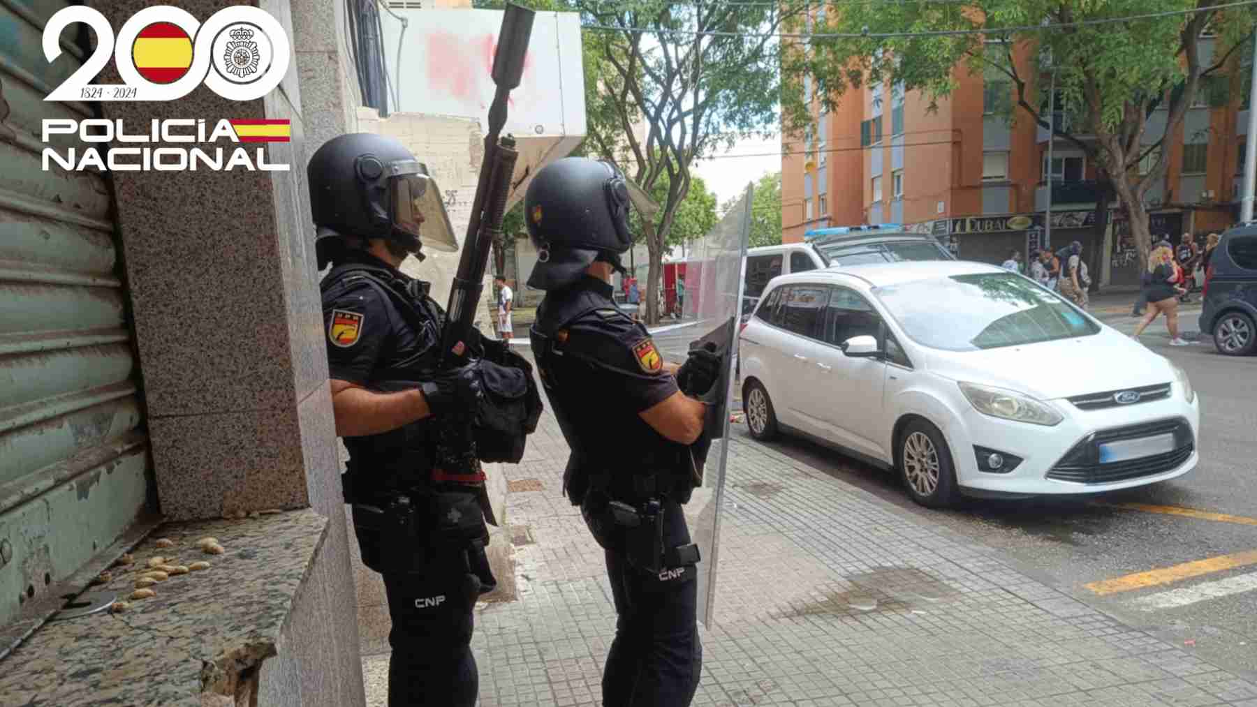 Agentes de la Policía Nacional en un operativo en el barrio de Son Gotleu de Palma.