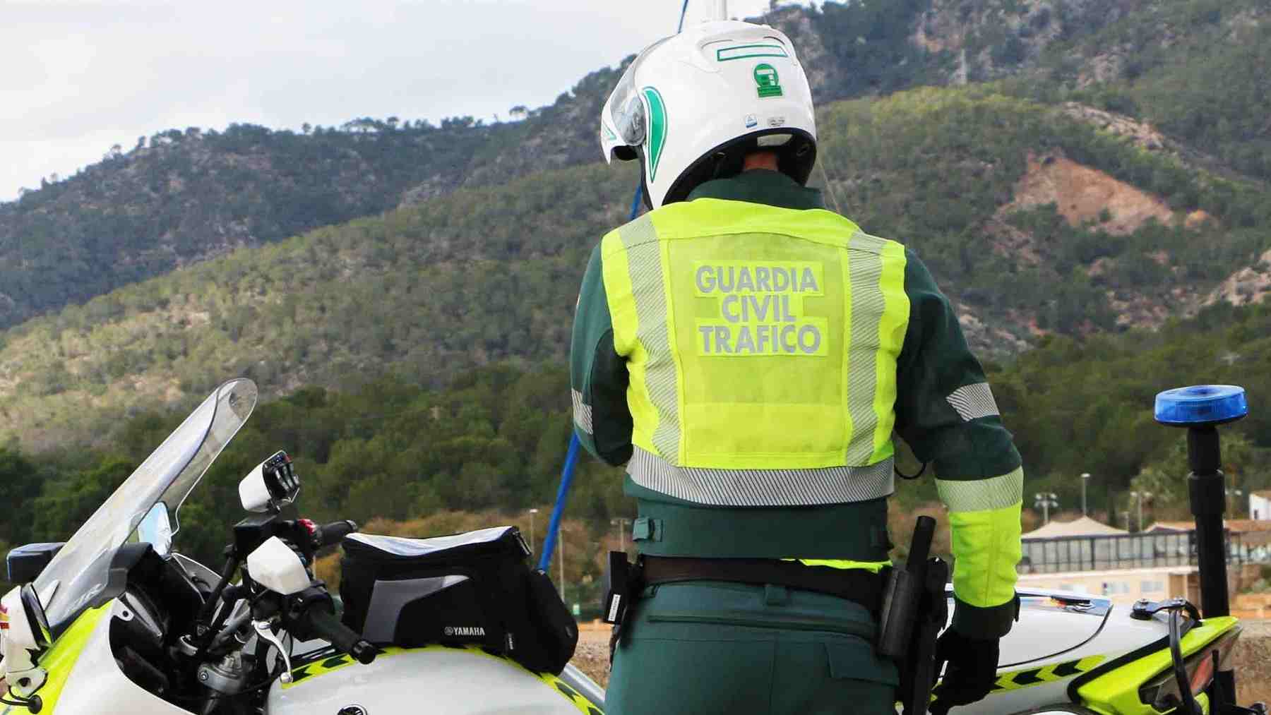 Un agente de la Guardia Civil de Tráfico.