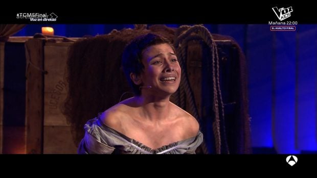 Melani García se mete en la piel de Anne Hathaway en la Gran Final de Tu cara me suena 12. (Atresmedia)