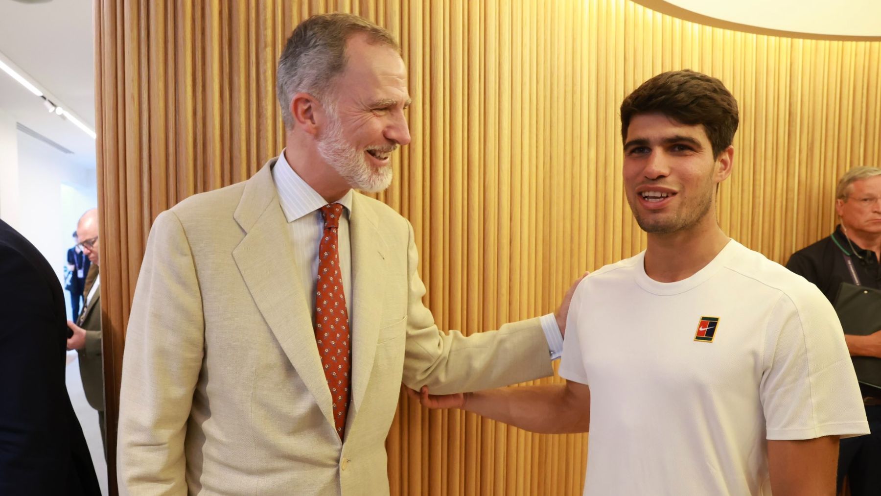 El Rey Felipe VI felicita a Alcaraz tras la final de Wimbledon. (Casa Real)
