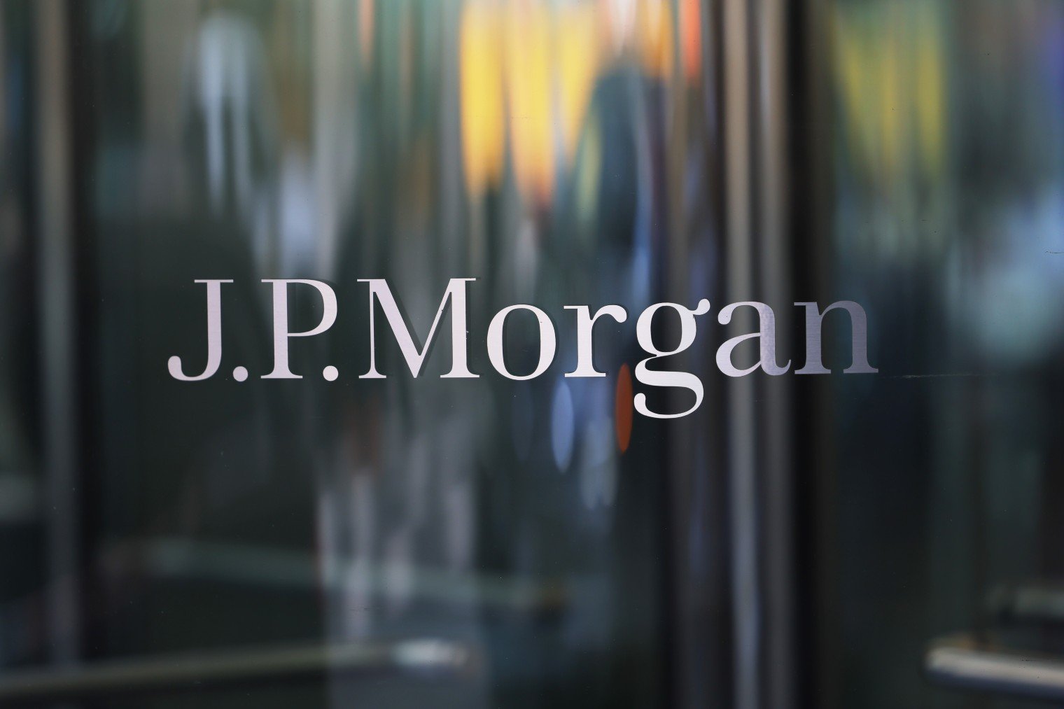 El logotipo de JP Morgan en la sede en Nueva York. (Getty Images)