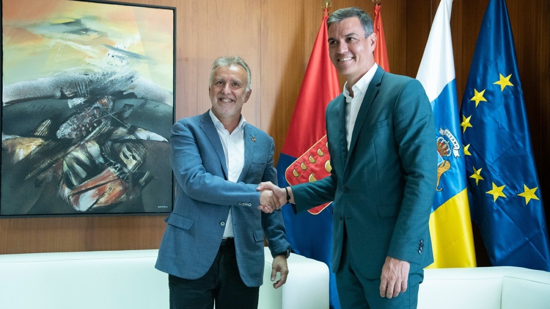 Pedro Sánchez y Ángel Víctor Torres, en Lanzarote. (EP)