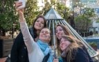 Las personas que evitan salir en las fotos no lo hacen por lo que crees