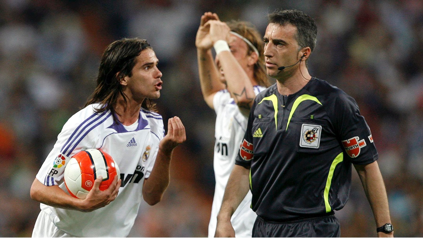 David Fernández Borbalán, en una foto de archivo ante el Real Madrid. (EFE)