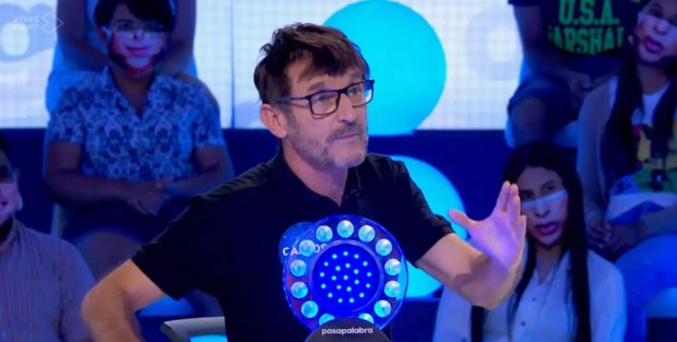 El actor Carlos Chamarro en el plató de Pasapalabra (Atresmedia).
