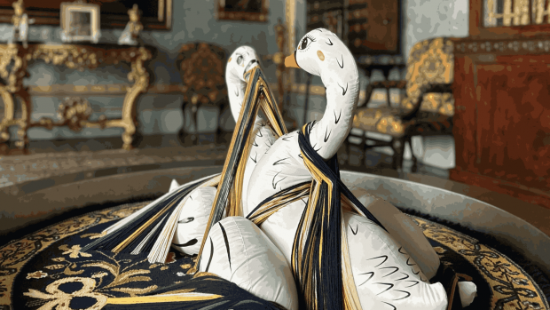 Cisnes por Joana Vasconcelos en el Palacio de Liria