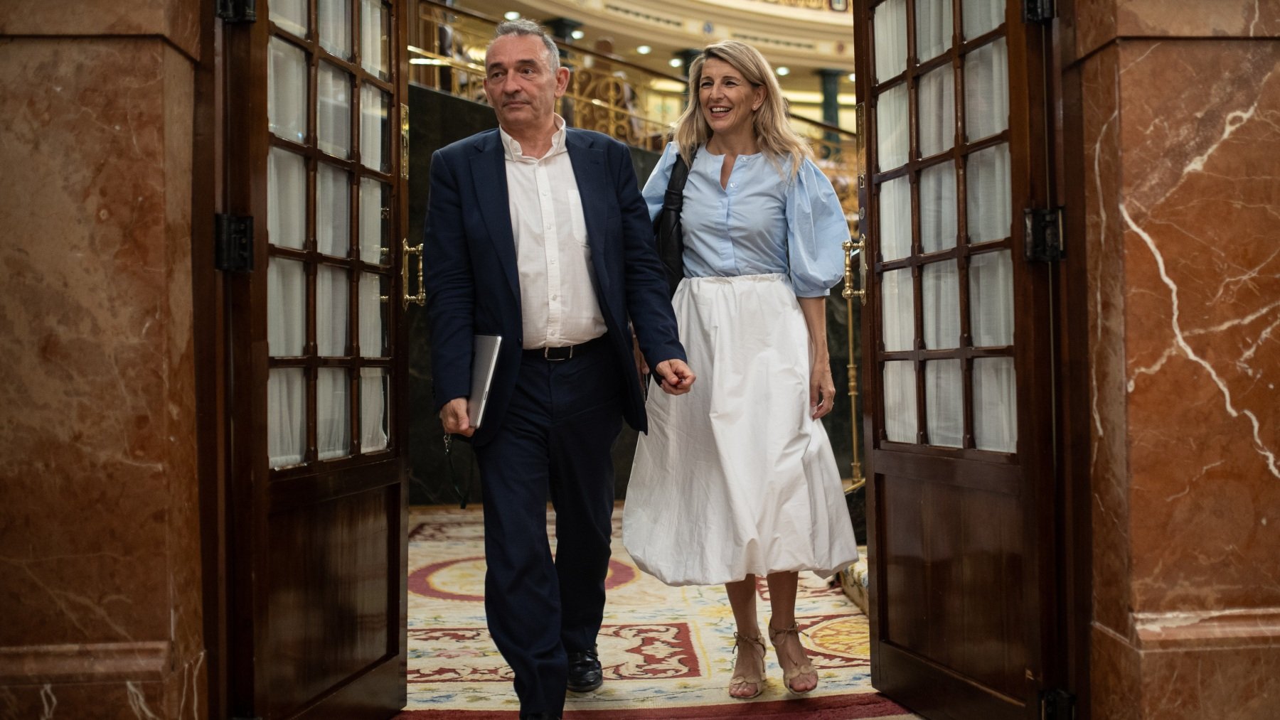 El diputado de Sumar Enrique Santiago y la vicepresidenta segunda y ministra de Trabajo, Yolanda Díaz. (EP)