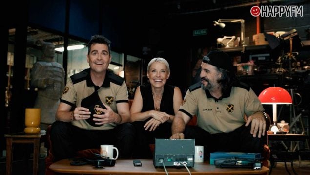 Álex Clavero y J.J. Vaquero junto a Soraya Arnelas en La Garita (RTVE).