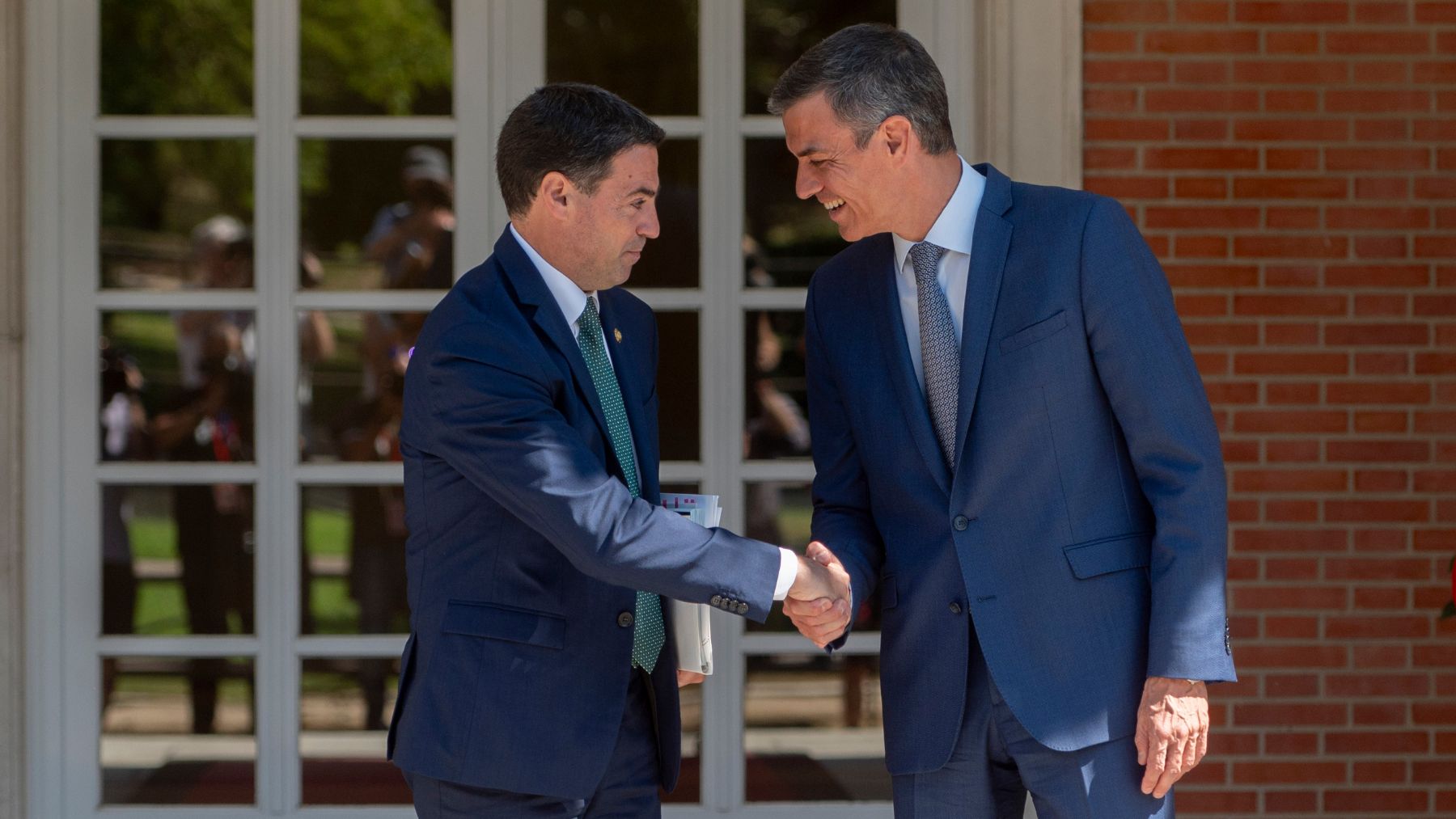 Sánchez y Pradales este martes en La Moncloa. (Ep)